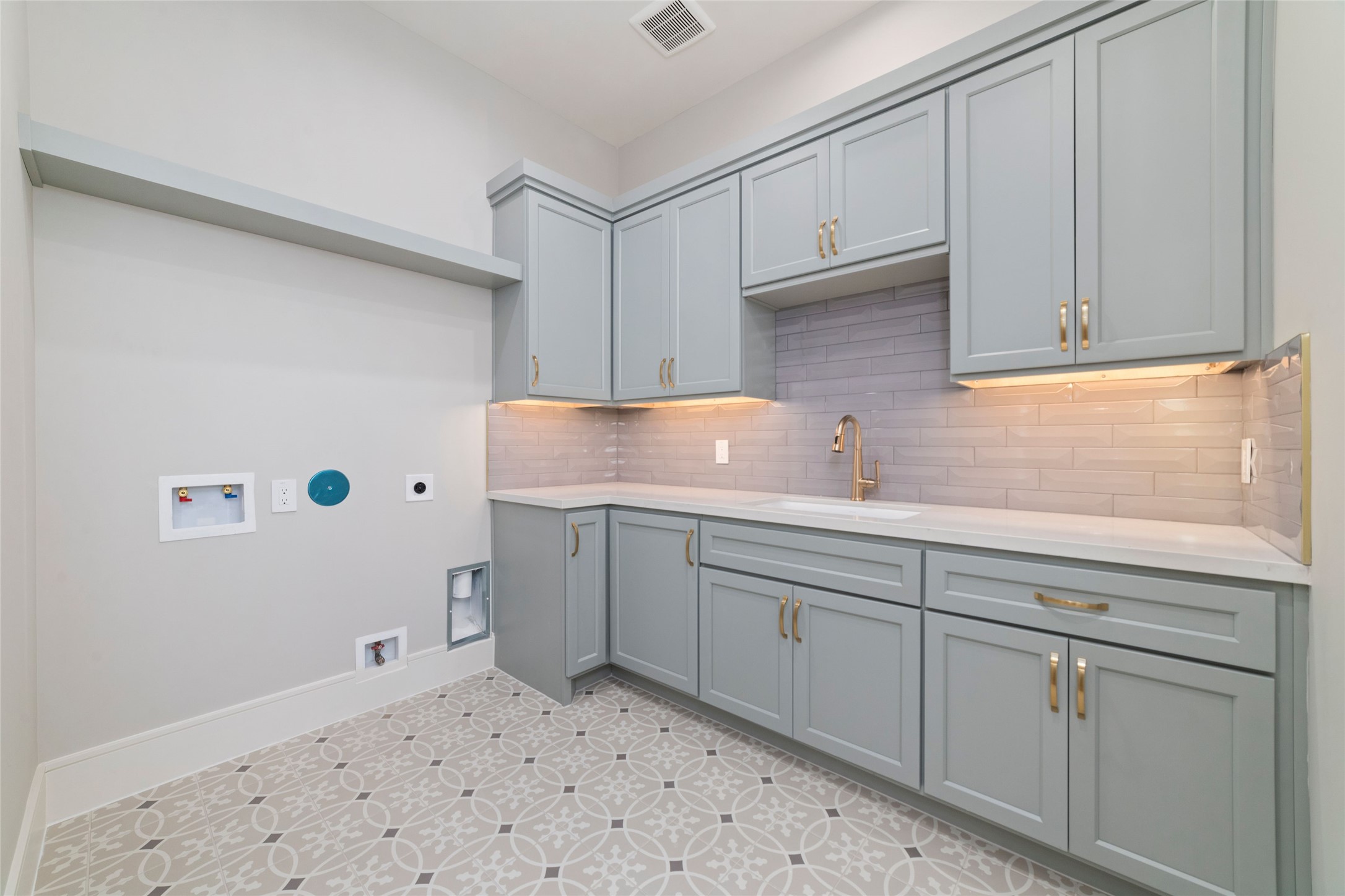 14130 Ripple Ridge Drive Willis, TX 77318 - Photo 33 of 38 a kitchen with cabinets and white appliances