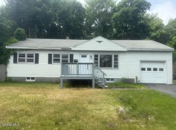 $2,700 | 27 Hanifin Avenue, Colonie, NY 12205