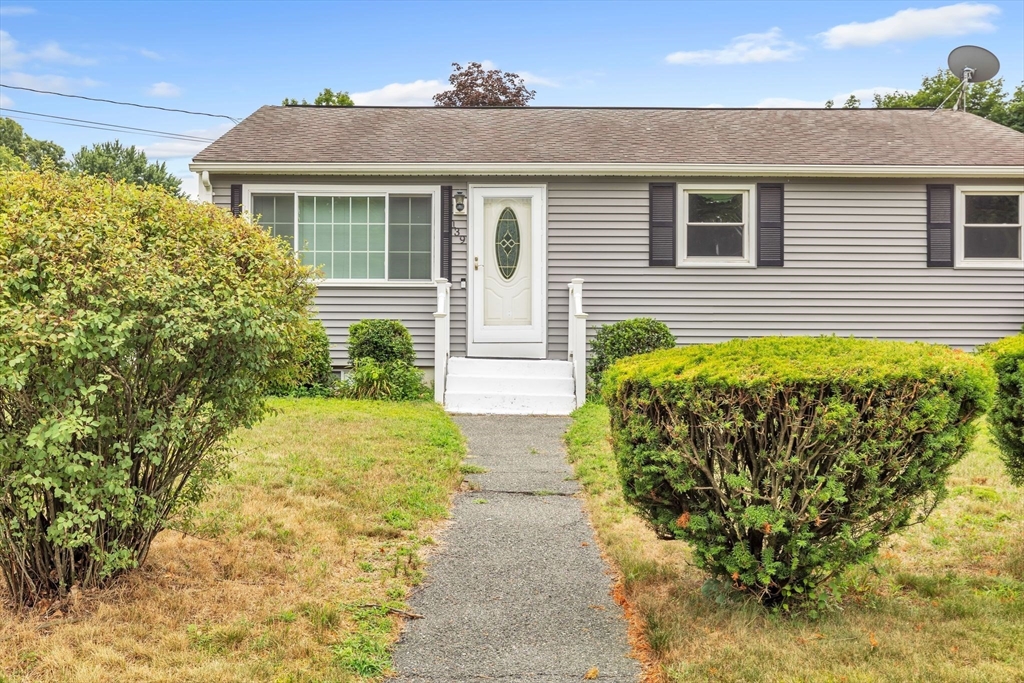 139 Prouty Street Springfield, MA 01119 - Photo 2 of 14 a front view of a house with garden