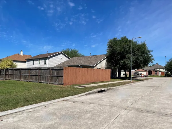 a view of a tennis court