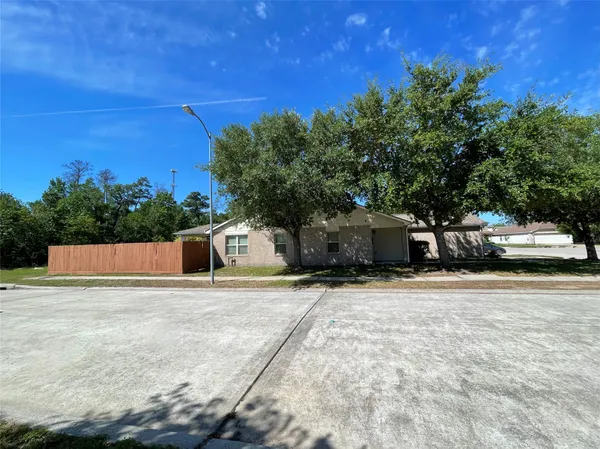 a front view of house with yard