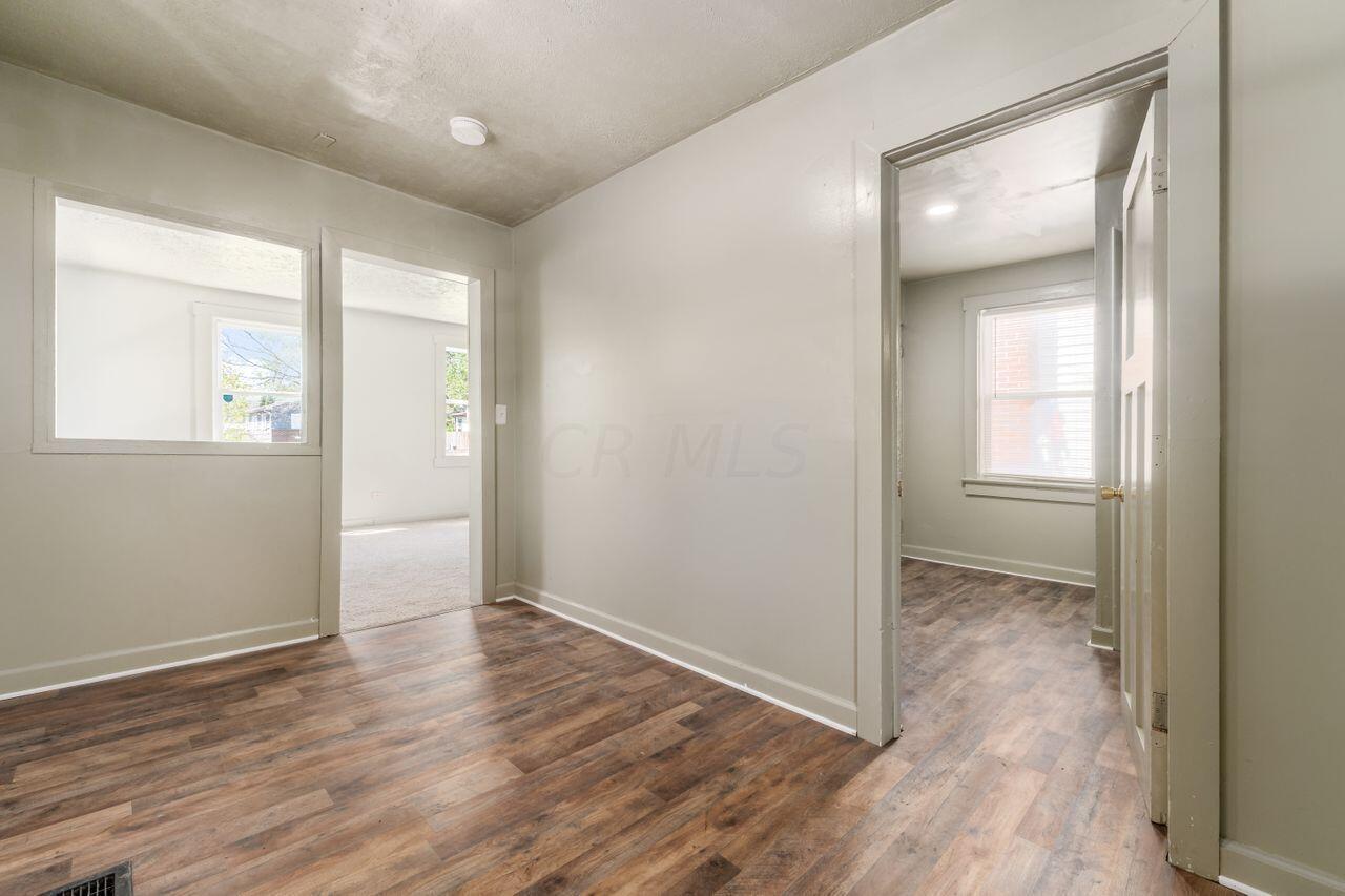 574 South Hampton Road Columbus, OH 43213 - Photo 8 of 28 S_-_574_S_Hampton_Rd_-_028