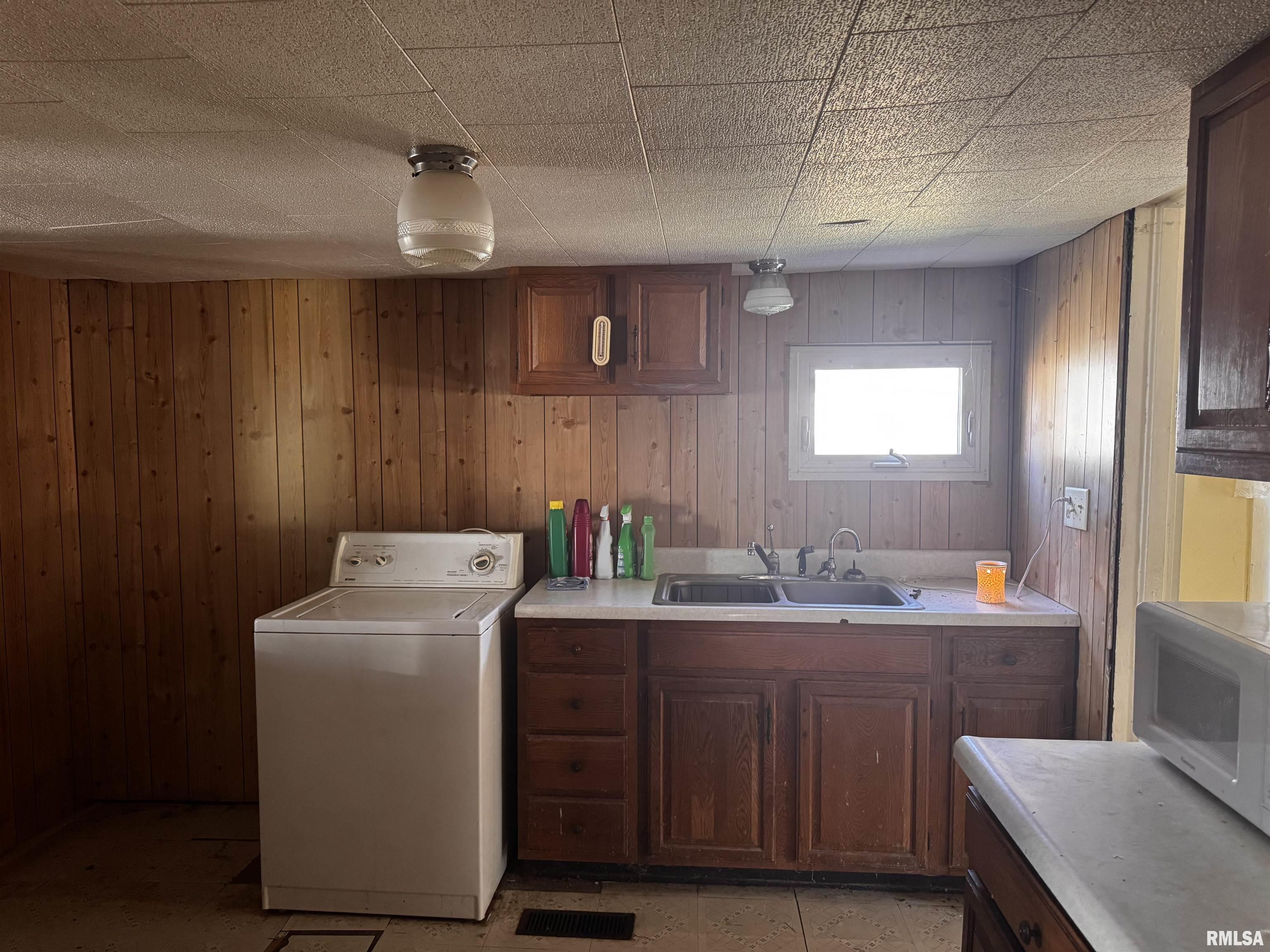 403 North 3rd Street Cuba, IL 61427 - Photo 8 of 16