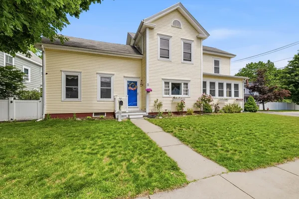 $585,000 | 11 Colchester Street, Amesbury, MA 01913