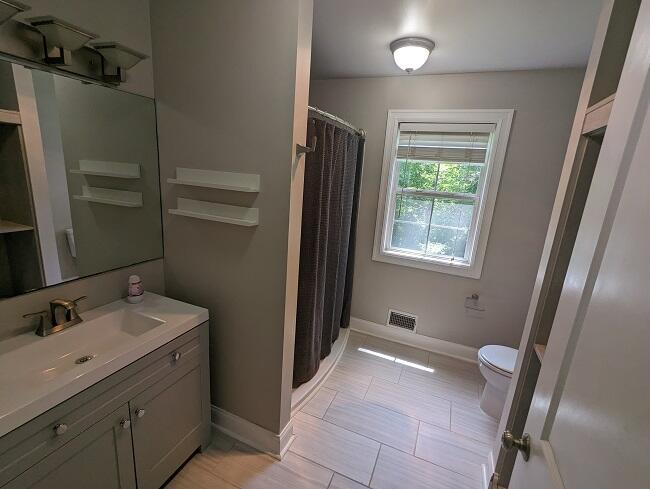 10546 Culver Road Brighton, MI 48114 - Photo 16 of 22 1st full bathroom