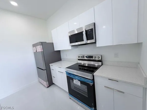 $2,250 | 477 Rayford Street, Lehigh Acres, FL 33974