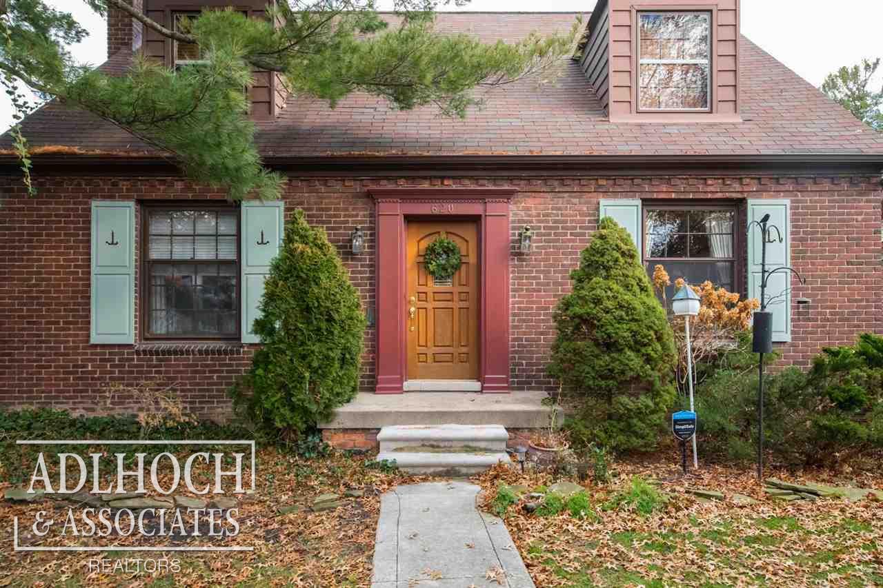 620 Barrington Road Grosse Pointe, MI 48230 - Photo 1 of 25 50062120.JPG