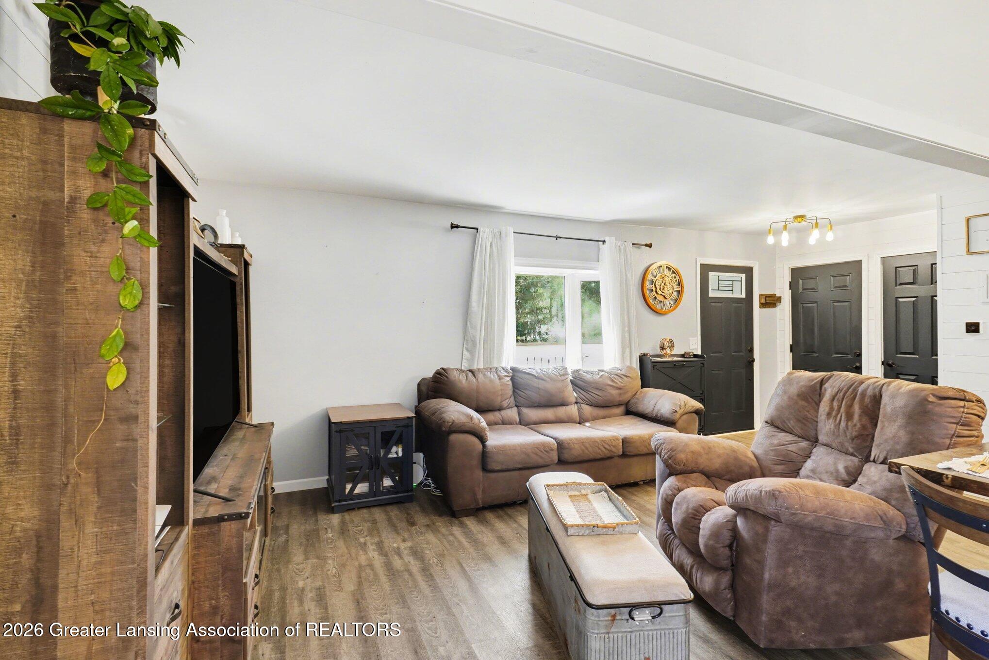 2328 Haslett Road East Lansing, MI 48823 - Photo 6 of 27 006_file_1979
