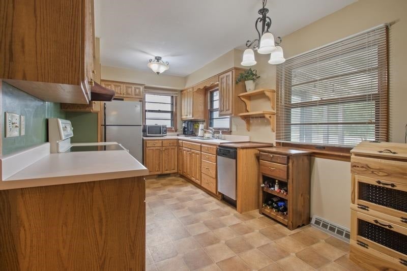 1811 Lake Manor Road Northeast Solon, IA 52333 - Photo 8 of 29 Gallery Image 8