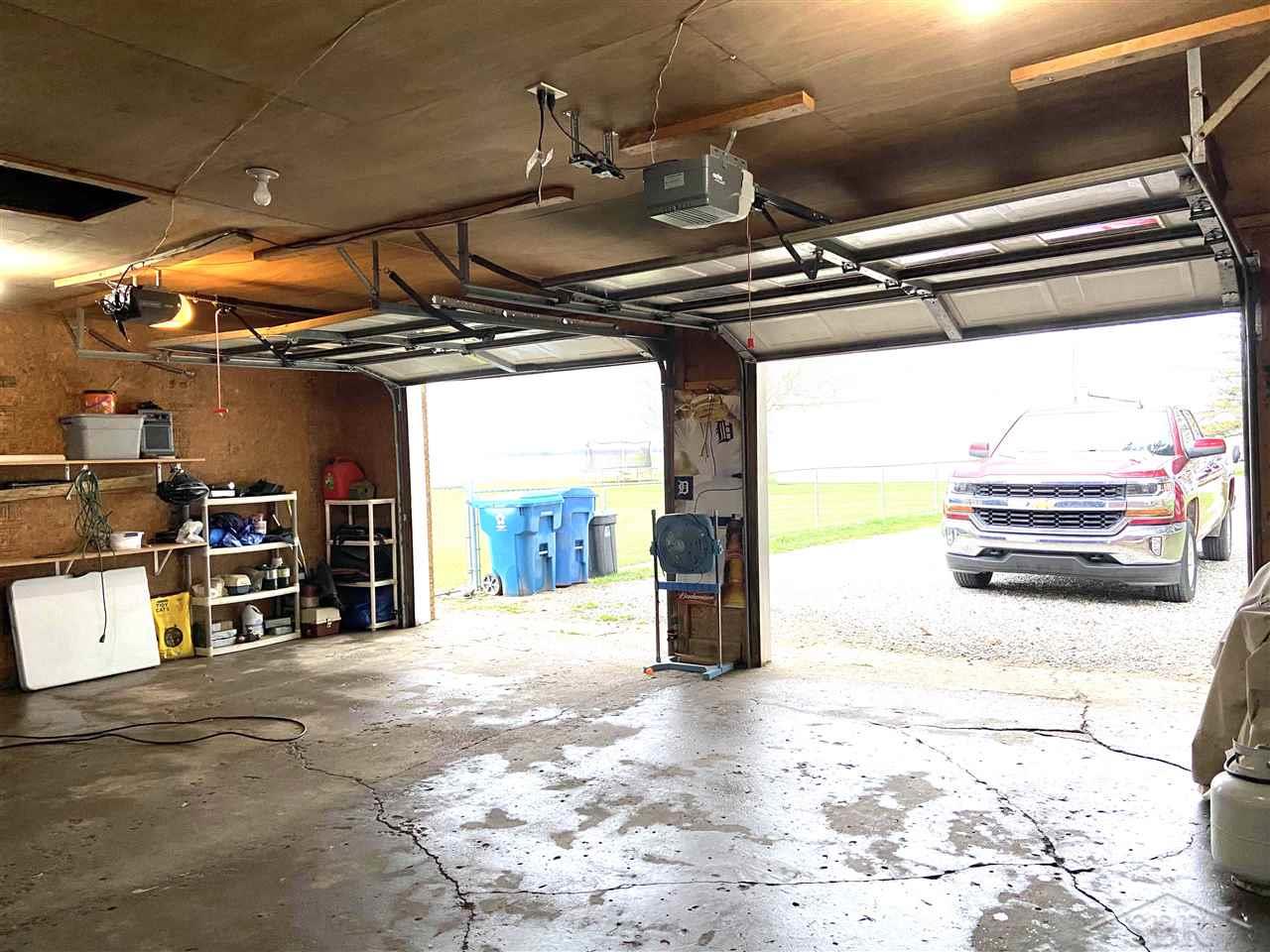 3921 East Kent Road Freeland, MI 48623 - Photo 6 of 30