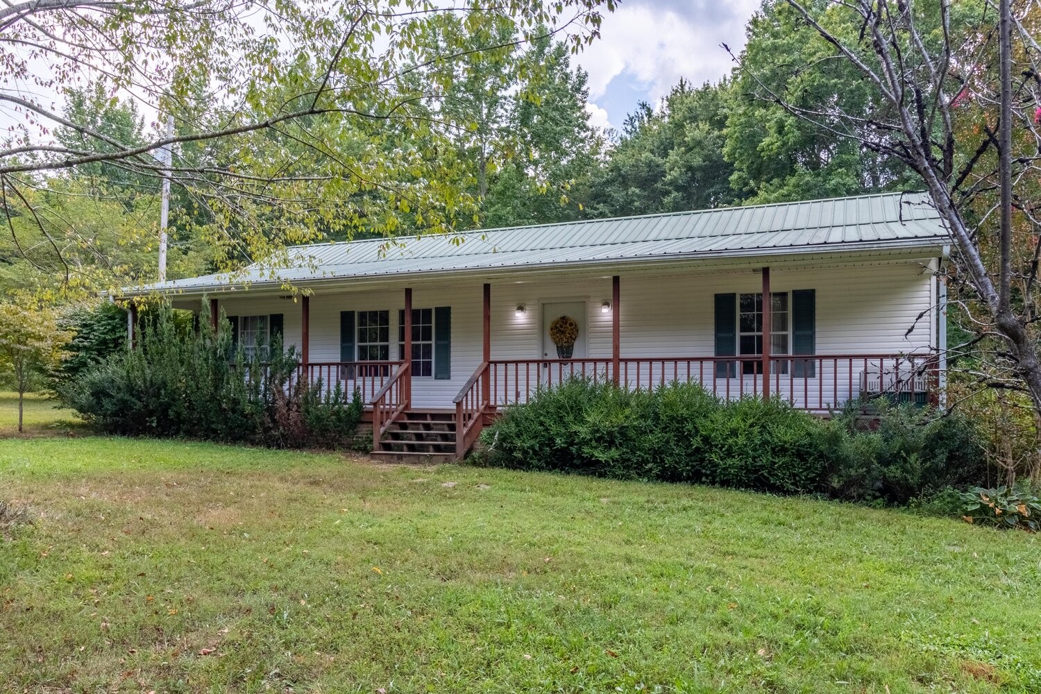 8240 Pinewood Road Nunnelly, TN 37137 - Photo 2 of 24
