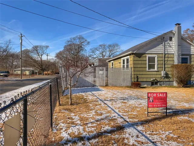 $437,500 | 20 Bogota Road, Mastic Beach, NY 11951