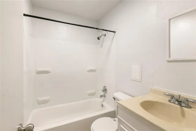 $440,000 | 6001-07 Tullis Drive, New Orleans, LA 70131