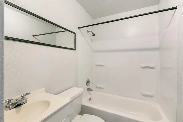 $440,000 | 6001-07 Tullis Drive, New Orleans, LA 70131