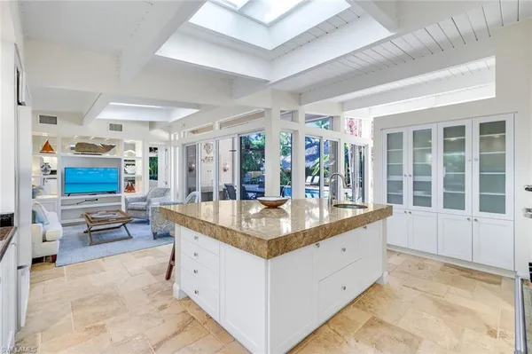 $6,500,000 | 210 Central Avenue, Naples, FL 34102