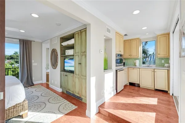 $6,500,000 | 210 Central Avenue, Naples, FL 34102