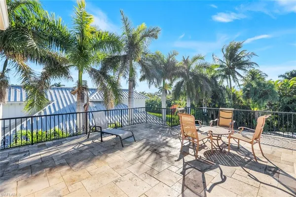 $6,500,000 | 210 Central Avenue, Naples, FL 34102