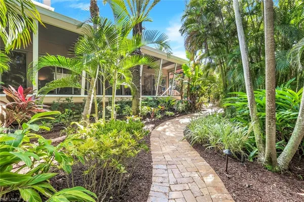 $6,500,000 | 210 Central Avenue, Naples, FL 34102