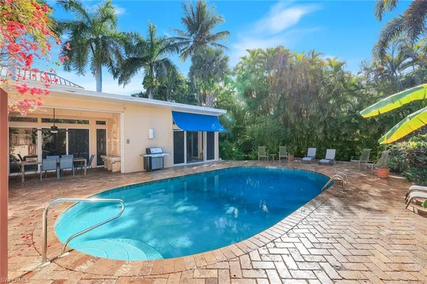 $6,500,000 | 210 Central Avenue, Naples, FL 34102