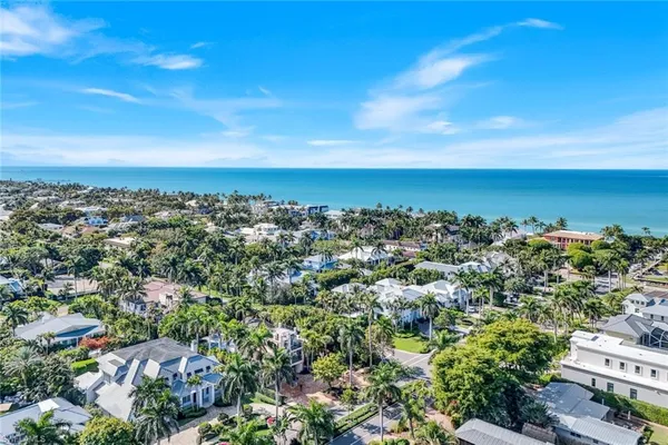 $6,500,000 | 210 Central Avenue, Naples, FL 34102