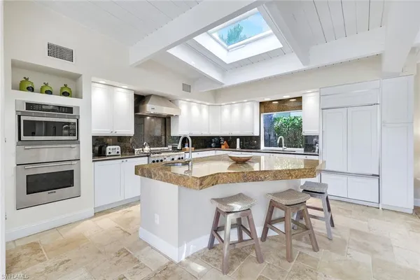 $6,500,000 | 210 Central Avenue, Naples, FL 34102