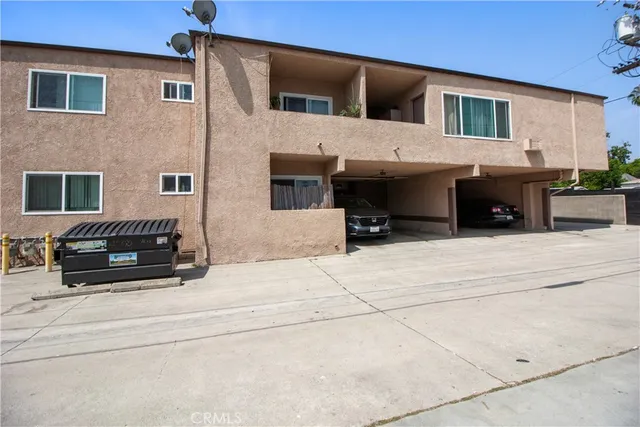 a house view with a outdoor space
