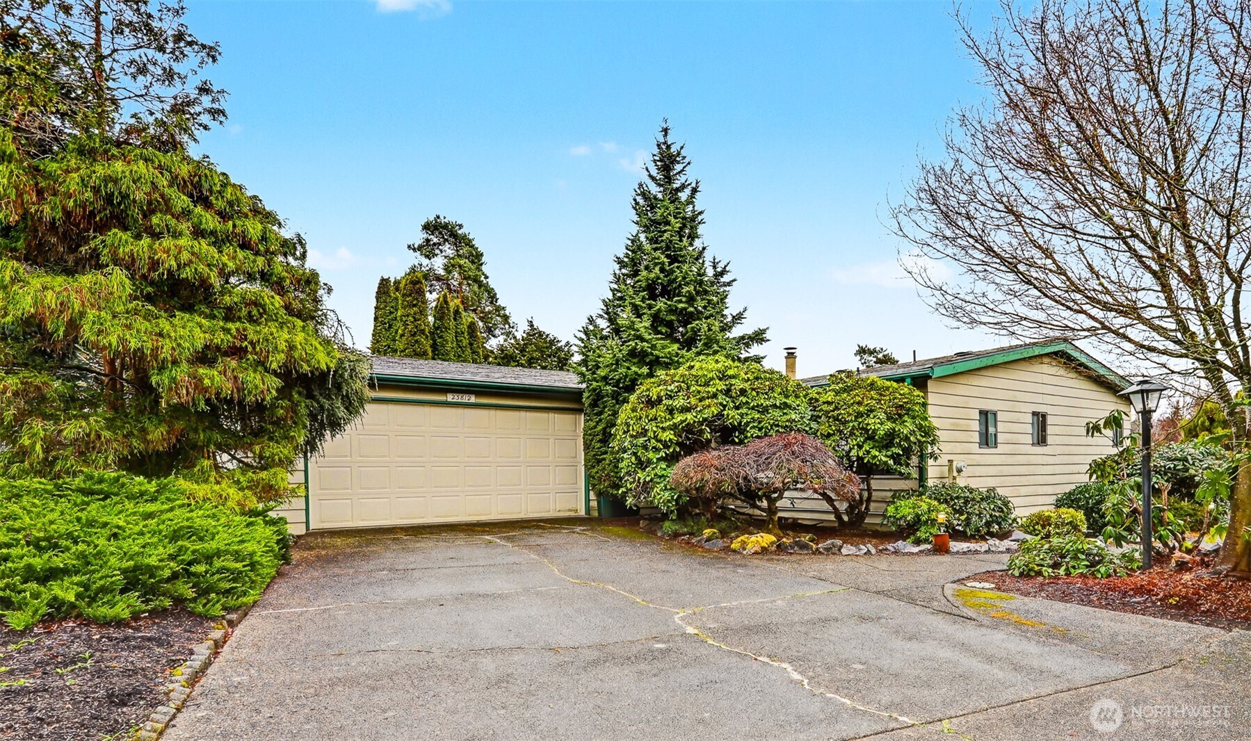 23812 Lake Drive East Bothell, WA 98021 - Photo 32 of 40 Gallery Image 32