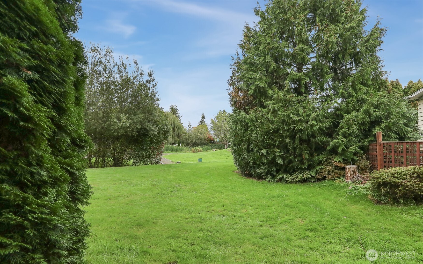 23812 Lake Drive East Bothell, WA 98021 - Photo 38 of 40 Gallery Image 38