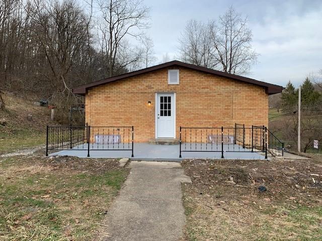151 Ashbaugh Road Jeannette, PA 15644 - Photo 3 of 16