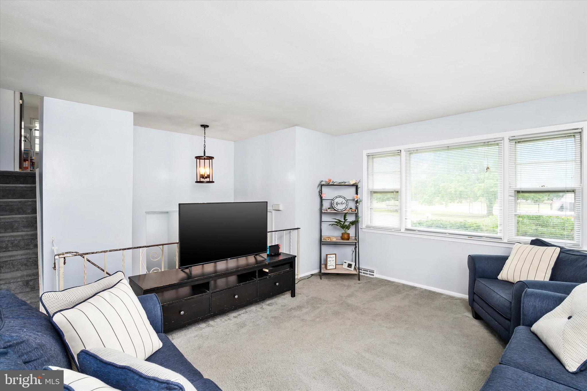 338 Ewingville Road Ewing, NJ 08638 - Photo 4 of 26