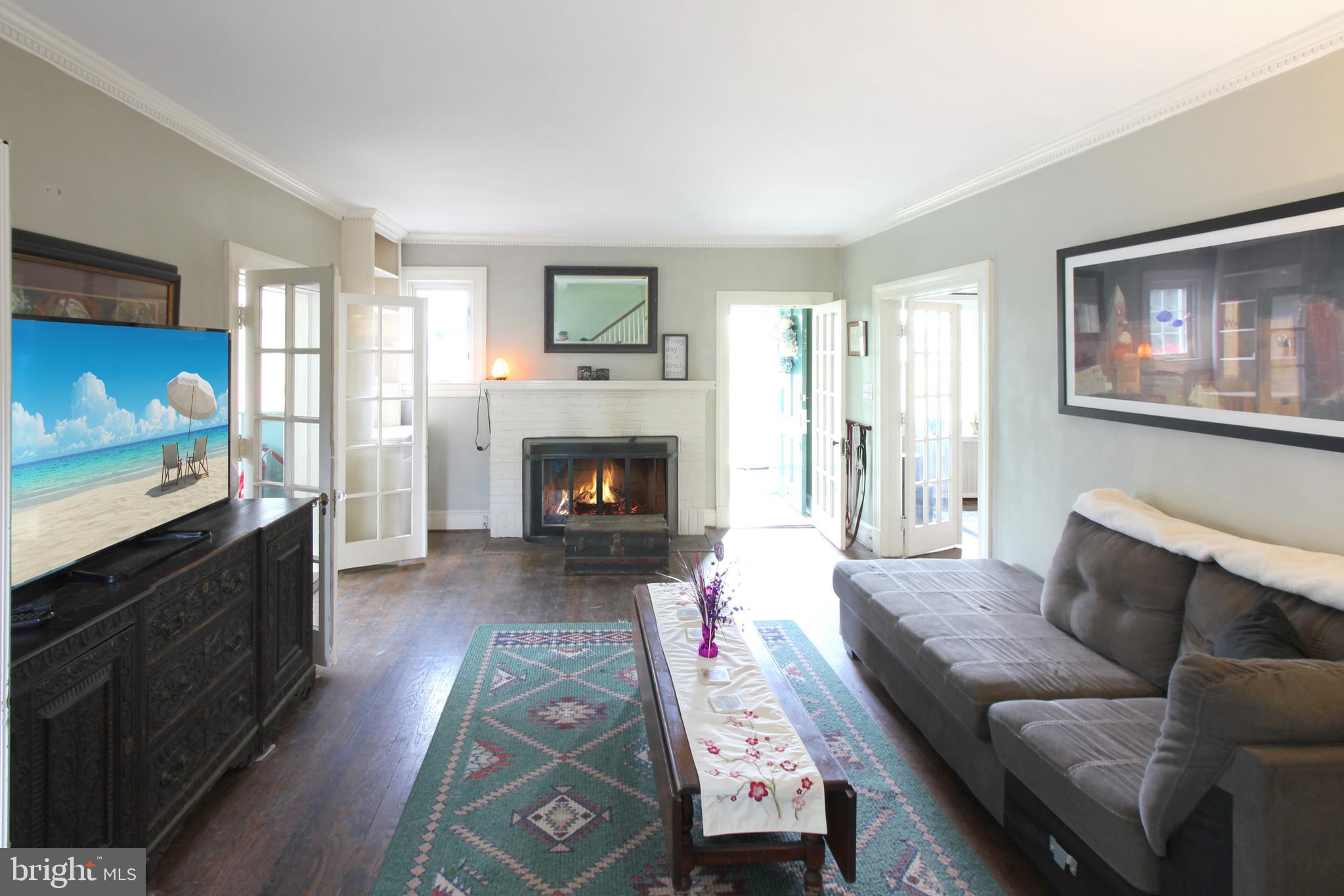 2229 Crest Road Baltimore, MD 21209 - Photo 3 of 25 Gallery Image 3