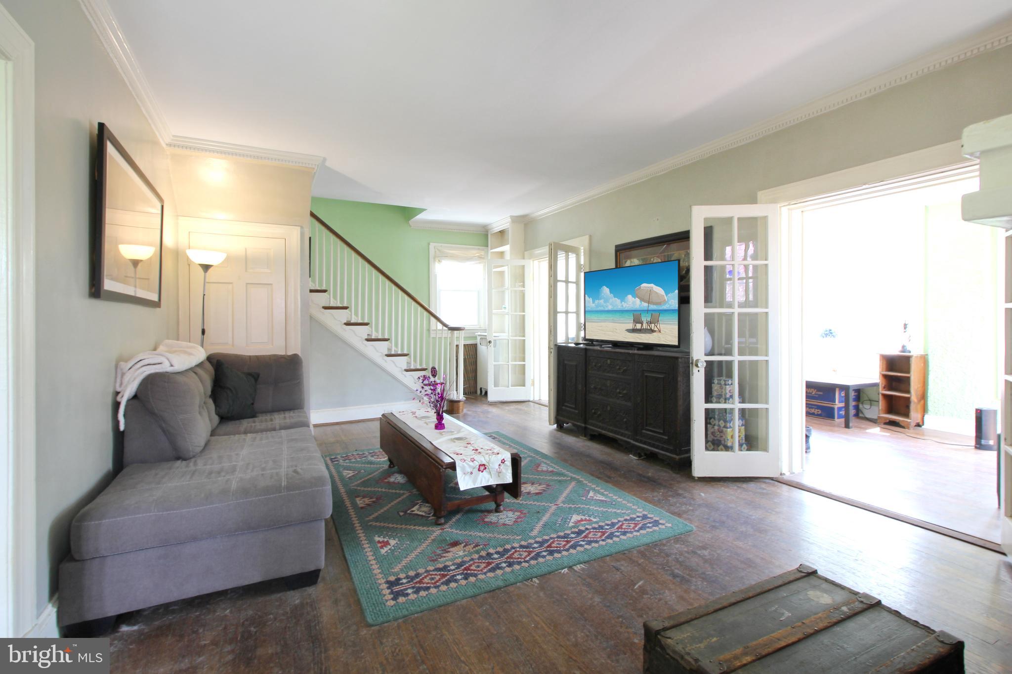 2229 Crest Road Baltimore, MD 21209 - Photo 4 of 25 Gallery Image 4