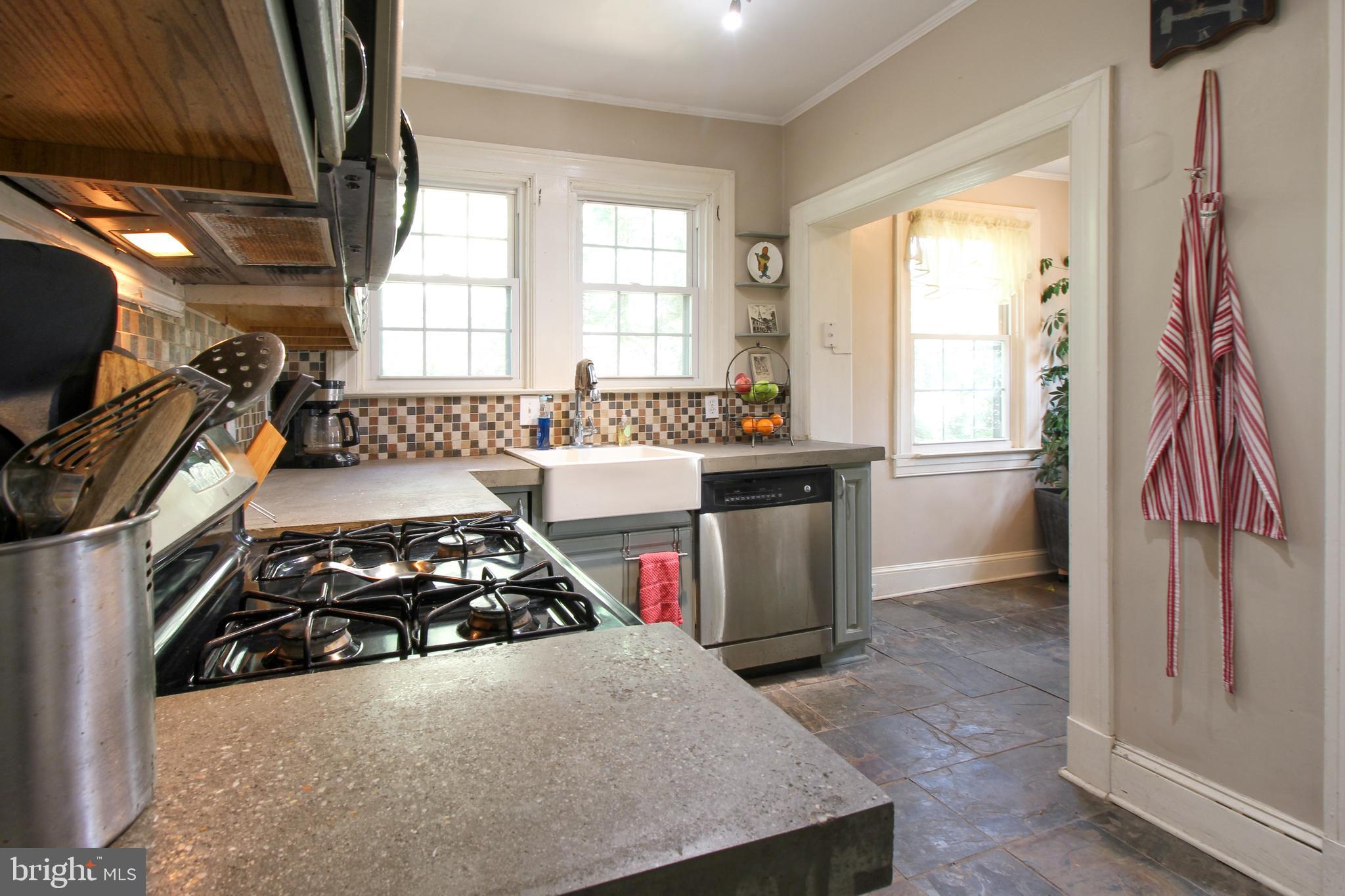 2229 Crest Road Baltimore, MD 21209 - Photo 10 of 25 Gallery Image 10