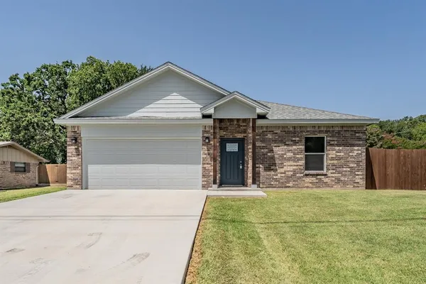 $288,000 | 100 Round Hill Way, Runaway Bay, TX 76426