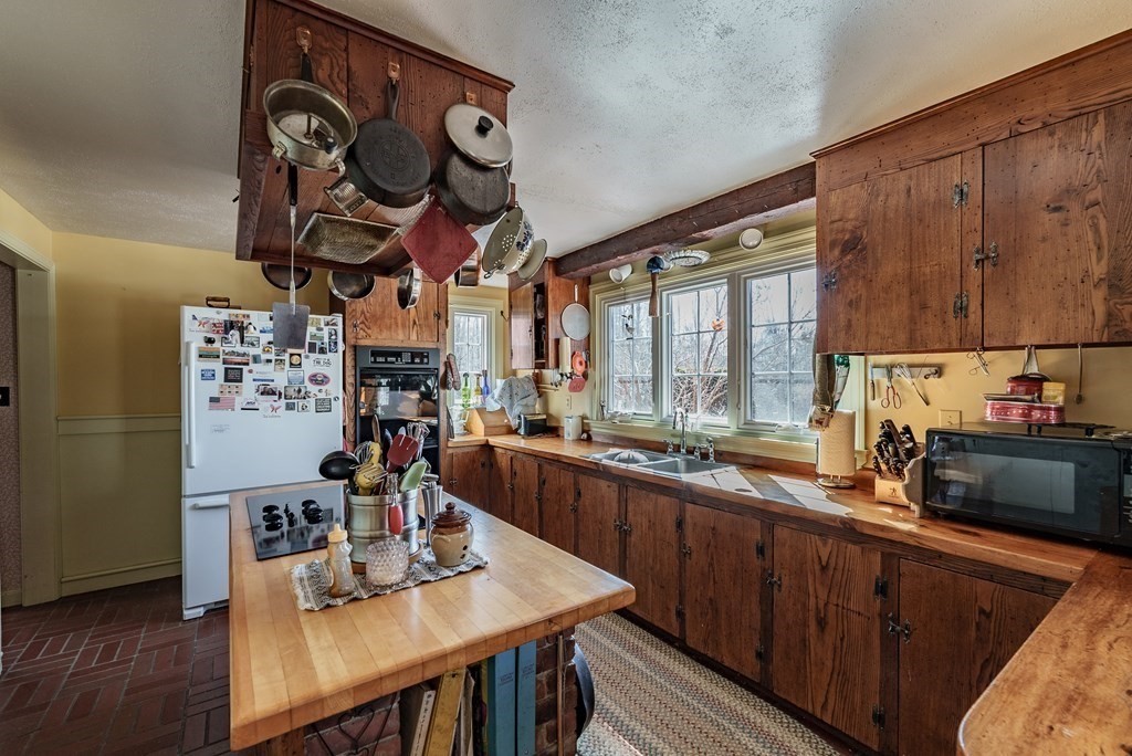 75 New State Road Montgomery, MA 01085 - Photo 8 of 42
