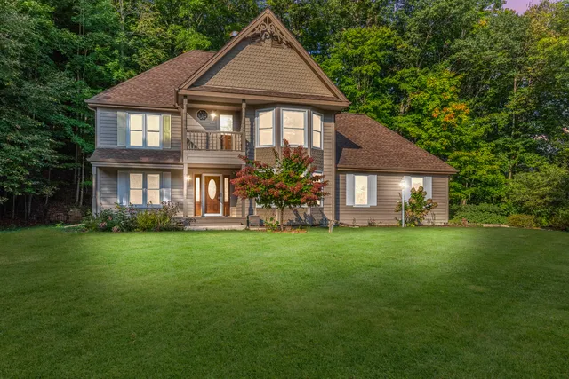 $475,000 | 2110 Hollow Circle, West Bend, WI 53090