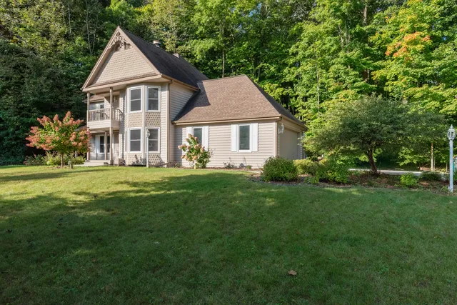 $475,000 | 2110 Hollow Circle, West Bend, WI 53090