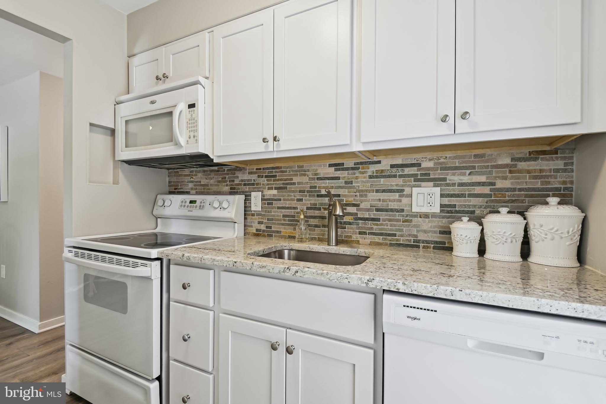 409 South Sharp Street, Unit R 5 Baltimore, MD 21201 - Photo 4 of 64 Kitchen, Built in Microwave, Granite Counters