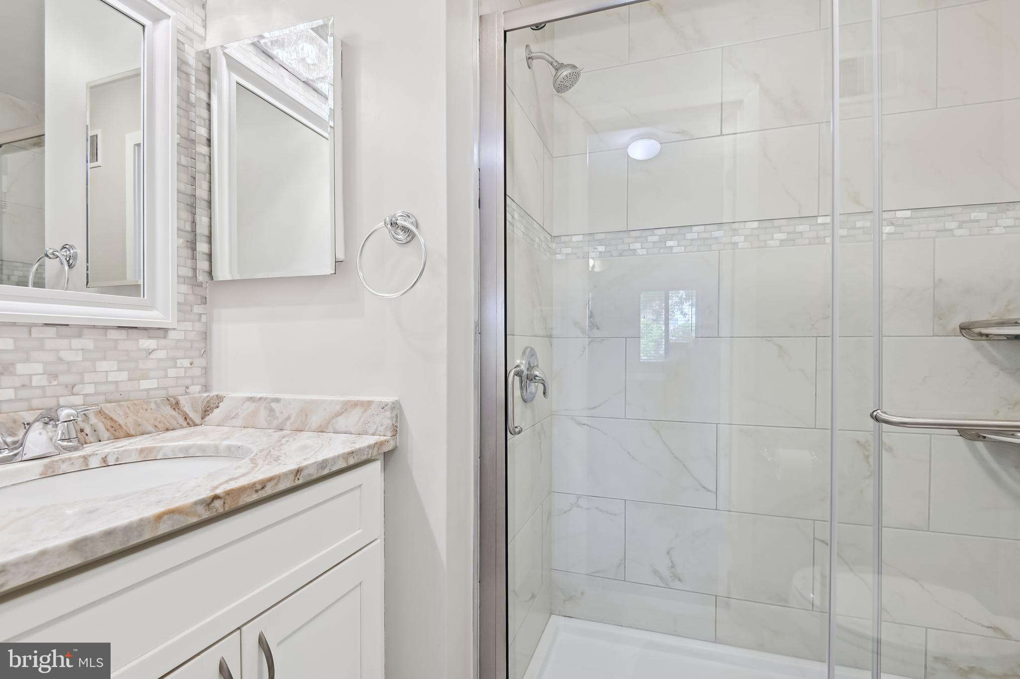 409 South Sharp Street, Unit R 5 Baltimore, MD 21201 - Photo 6 of 64 Primary Bath Updated w/Listello Accents