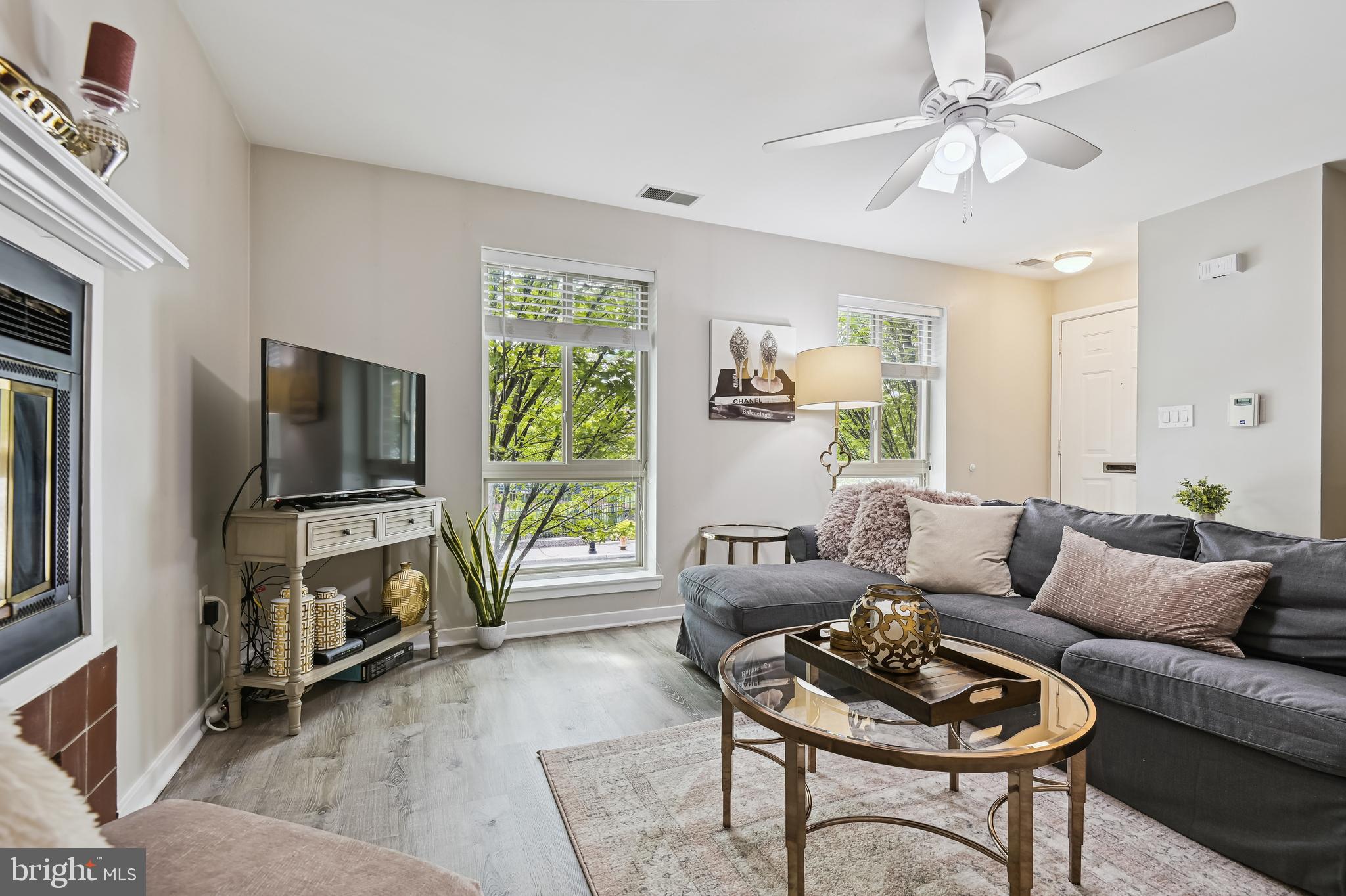 409 South Sharp Street, Unit R 5 Baltimore, MD 21201 - Photo 10 of 64 Living Area w/large windows Looking To Camden Yard