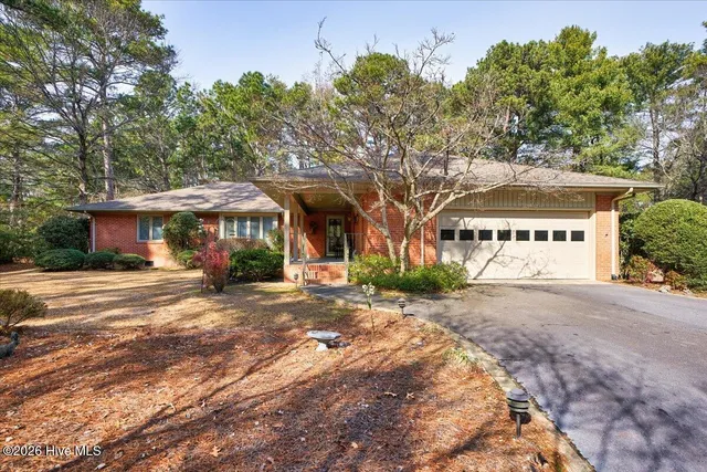 $470,000 | 32 Bogie Drive, Whispering Pines, NC 28327