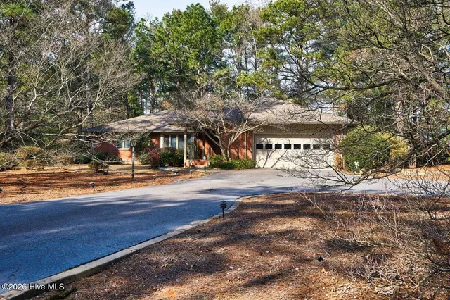 $470,000 | 32 Bogie Drive, Whispering Pines, NC 28327