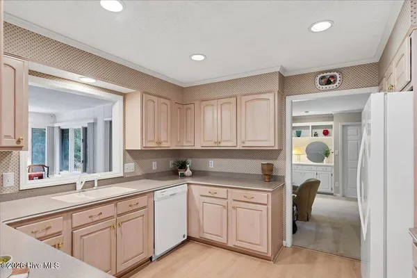 $470,000 | 32 Bogie Drive, Whispering Pines, NC 28327