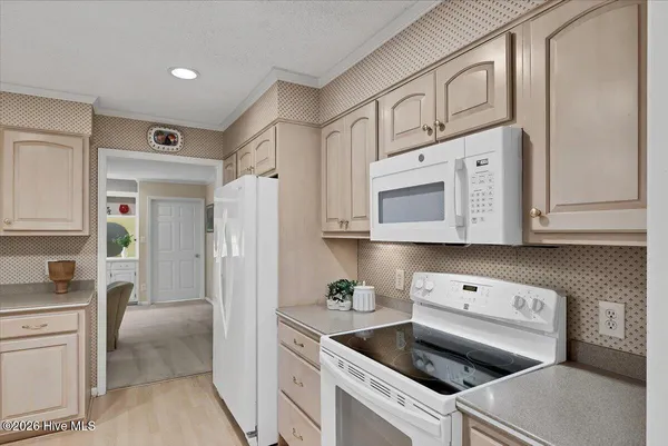 $470,000 | 32 Bogie Drive, Whispering Pines, NC 28327