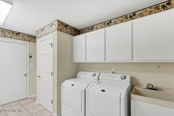 $470,000 | 32 Bogie Drive, Whispering Pines, NC 28327