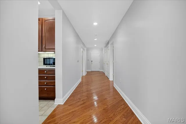 $2,700 | 500 North And South Road, Unit 103, University City, MO 63130