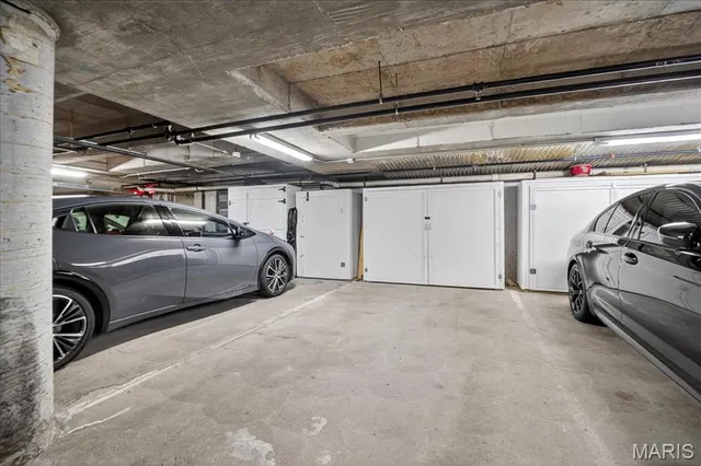 $2,700 | 500 North And South Road, Unit 103, University City, MO 63130