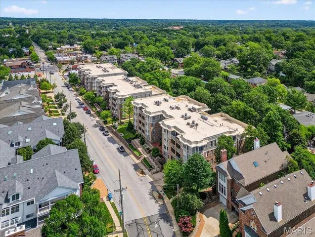 $2,700 | 500 North And South Road, Unit 103, University City, MO 63130