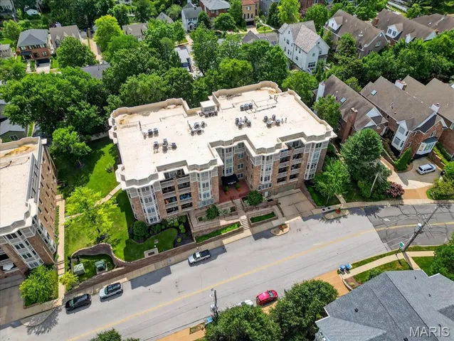 $2,700 | 500 North And South Road, Unit 103, University City, MO 63130