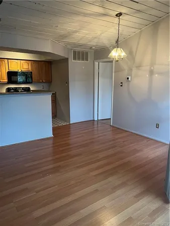 $1,700 | 63 Leafwood Lane, Unit 258, Groton, CT 06340